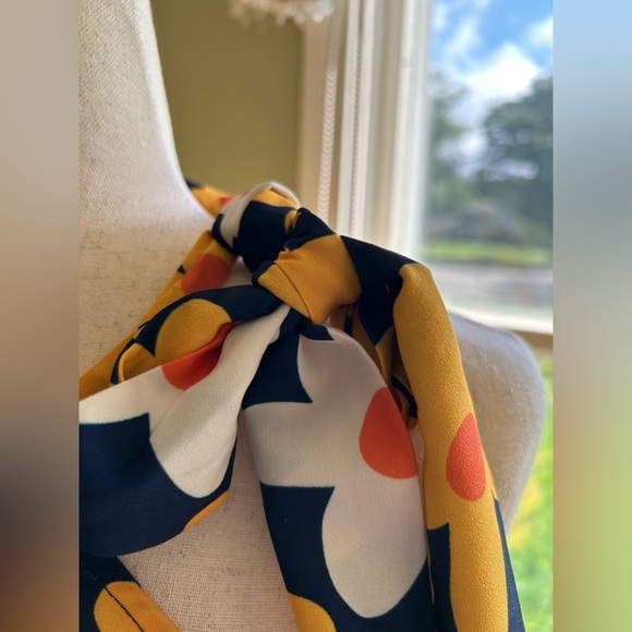 ModCloth sleeveless tank with neck bow. Size S. Navy with pop art yellow daisy - Picture 6 of 14